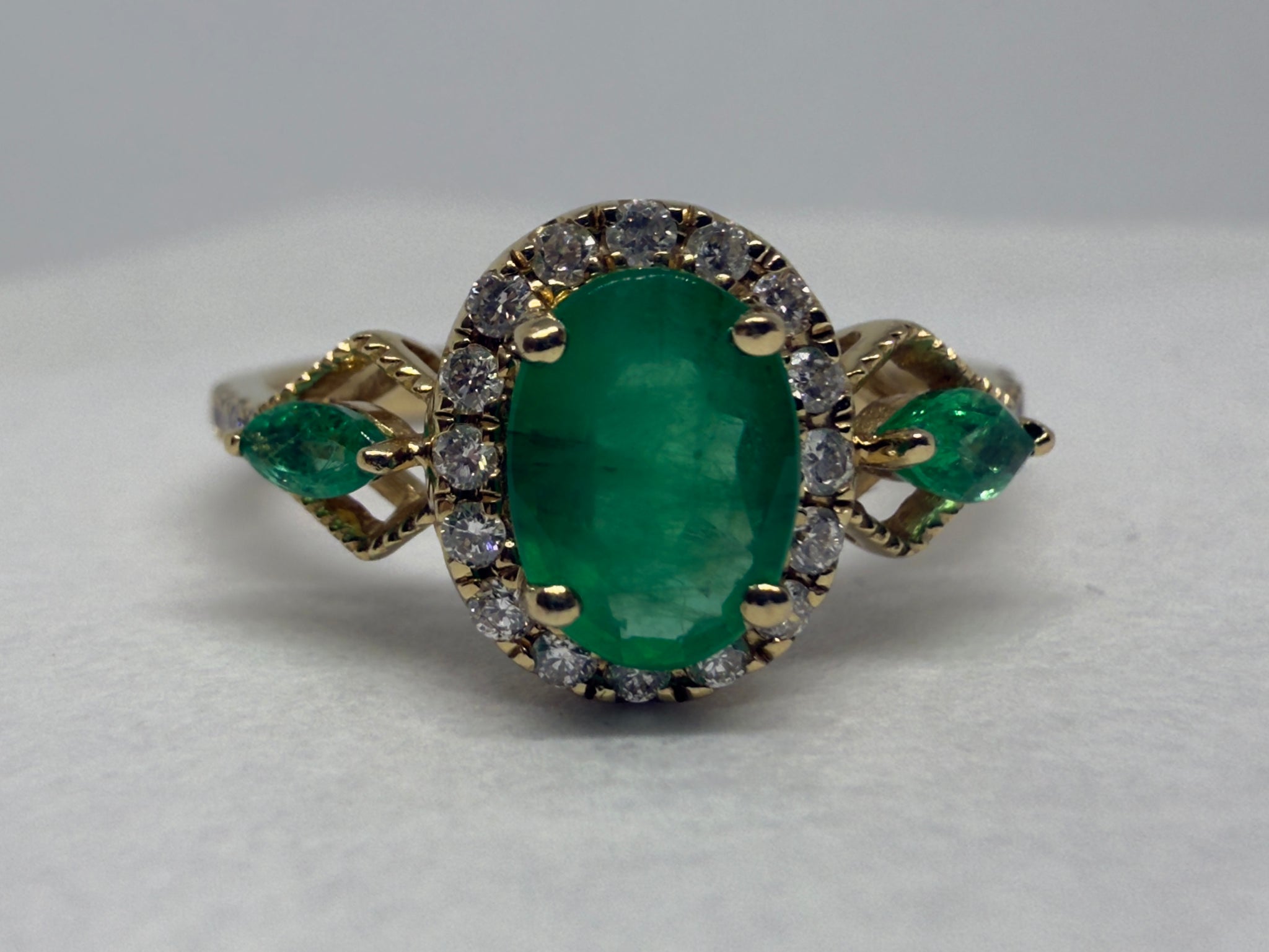 10KT YG Emerald Halo